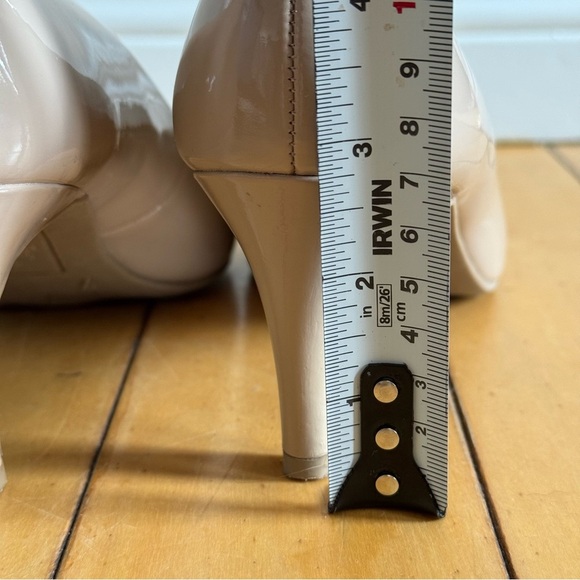 ✨4/$25✨ Classic & Comfortable Nude Pumps - Picture 8 of 9